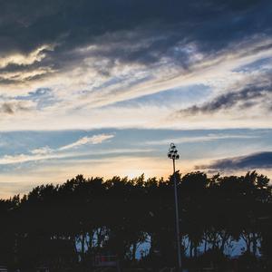 妹妹帮我用脚射
